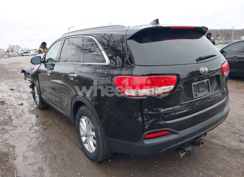 Photo 3 of 2018 Kia Sorento 3.3L LX (VIN 5XYPGDA5XJG419416)
