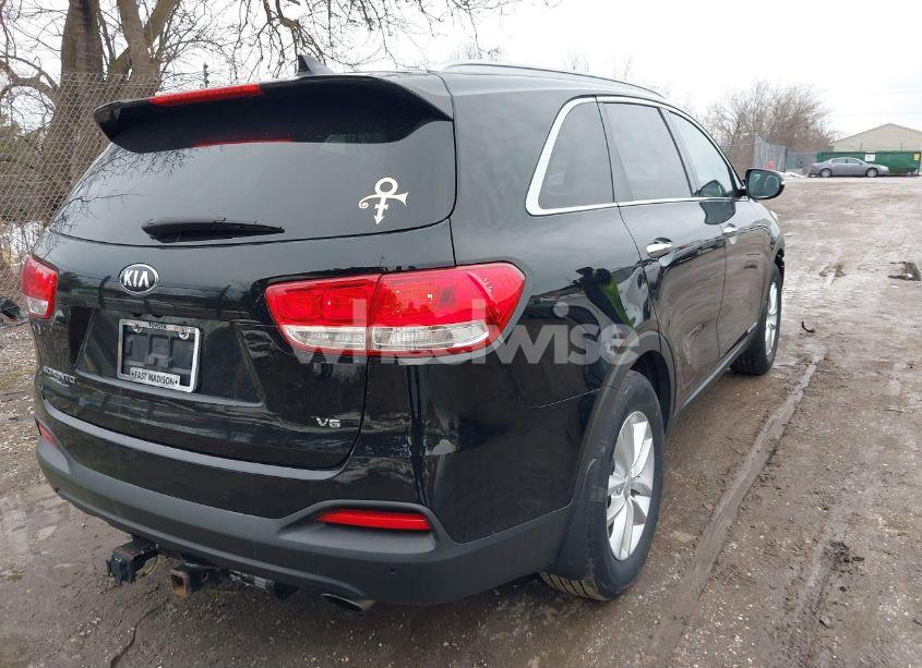 Photo 4 of 2018 Kia Sorento 3.3L LX (VIN 5XYPGDA5XJG419416)