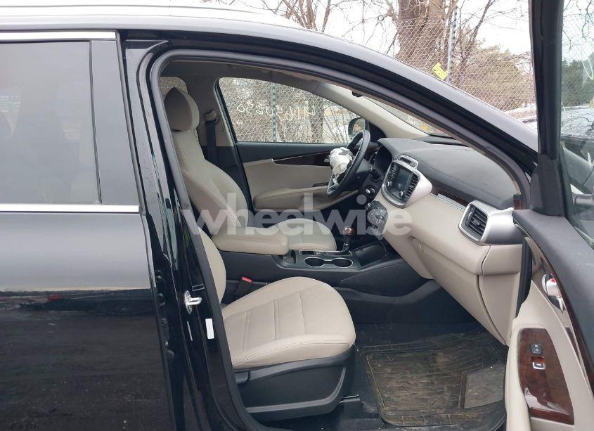 Photo 5 of 2018 Kia Sorento 3.3L LX (VIN 5XYPGDA5XJG419416)