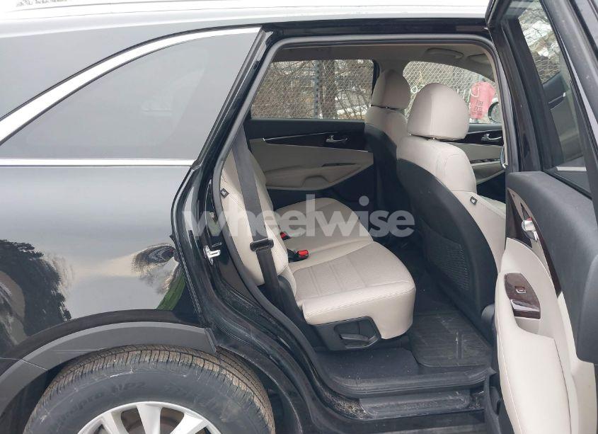 Photo 8 of 2018 Kia Sorento 3.3L LX (VIN 5XYPGDA5XJG419416)