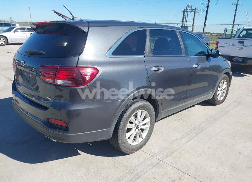 Photo 4 of 2019 Kia Sorento 3.3L LX (VIN 5XYPGDA5XKG448335)