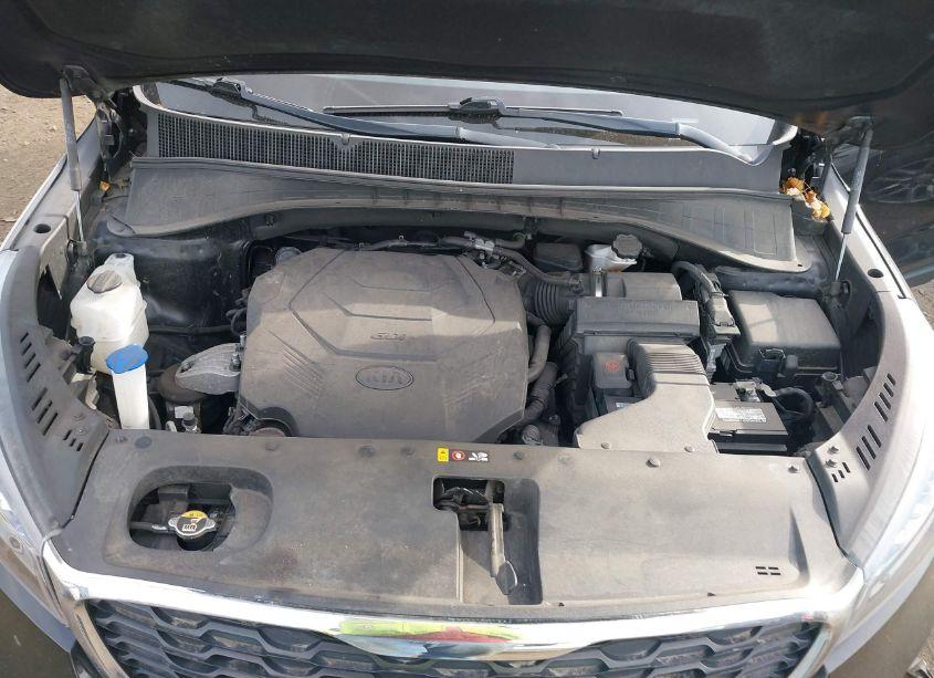 Photo 10 of 2019 Kia Sorento 3.3L LX (VIN 5XYPGDA5XKG554607)
