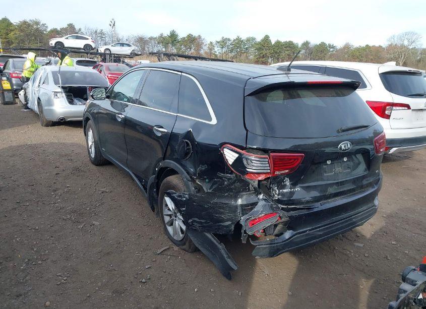 Photo 3 of 2019 Kia Sorento 3.3L LX (VIN 5XYPGDA5XKG554607)