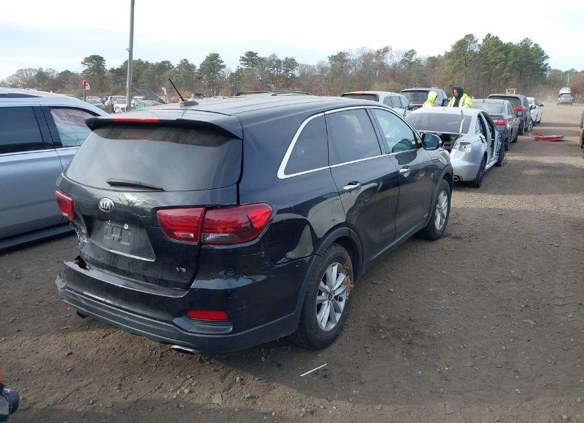 Photo 4 of 2019 Kia Sorento 3.3L LX (VIN 5XYPGDA5XKG554607)