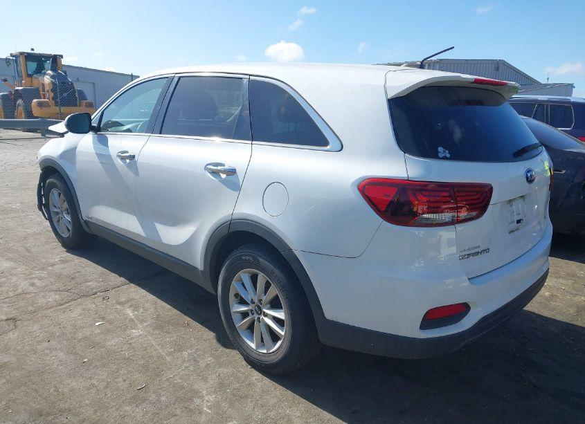 Photo 3 of 2020 Kia Sorento 3.3L LX (VIN 5XYPGDA5XLG613351)