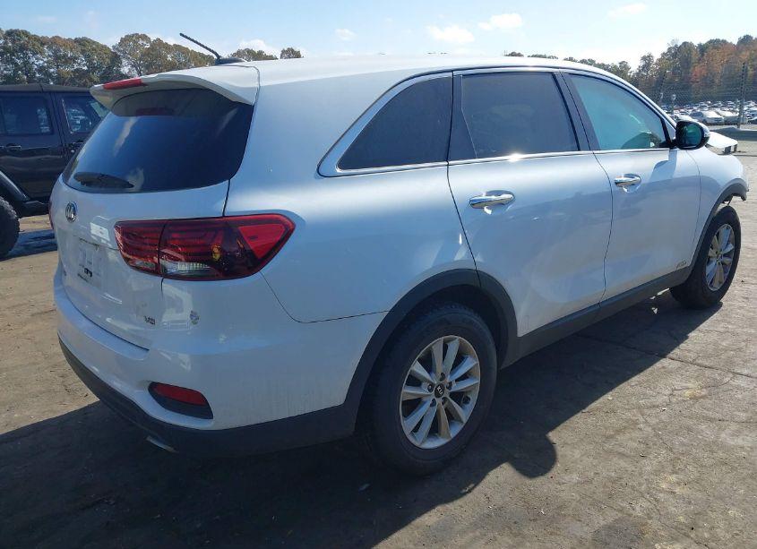 Photo 4 of 2020 Kia Sorento 3.3L LX (VIN 5XYPGDA5XLG613351)