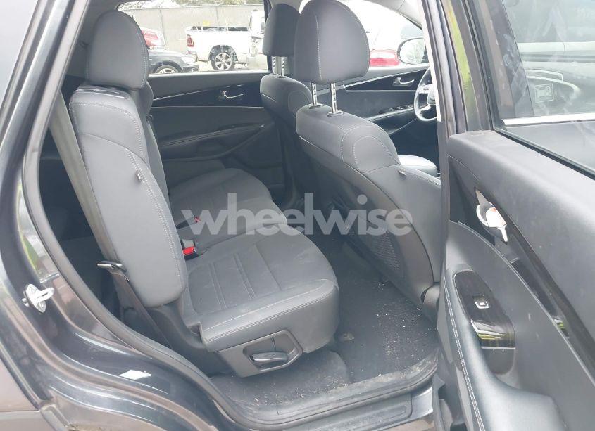 Photo 8 of 2020 Kia Sorento 3.3L LX (VIN 5XYPGDA5XLG618548)