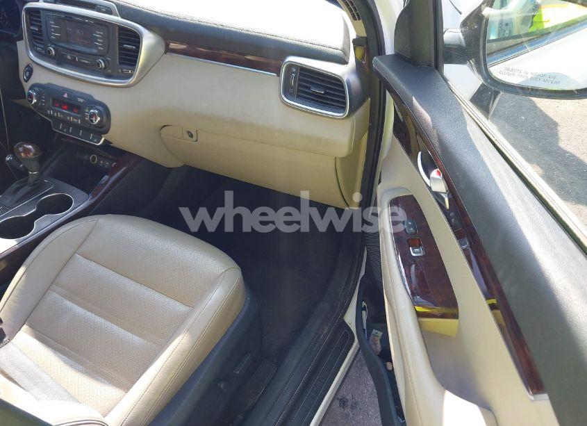 Photo 5 of 2016 Kia Sorento 2.0T EX (VIN 5XYPH4A10GG005029)