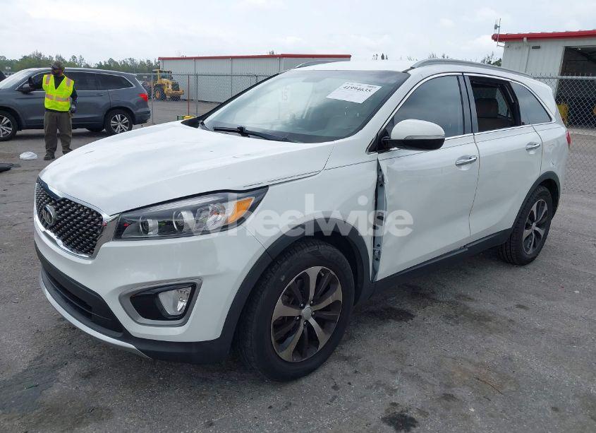 Photo 2 of 2016 Kia Sorento 2.0T EX (VIN 5XYPH4A14GG187110)