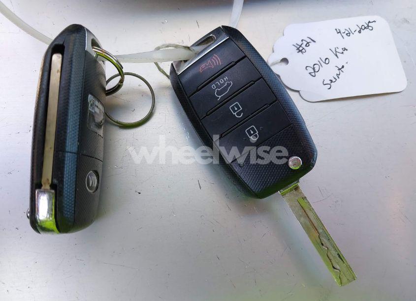 Photo 11 of 2016 Kia Sorento 2.0T EX (VIN 5XYPH4A16GG126972)