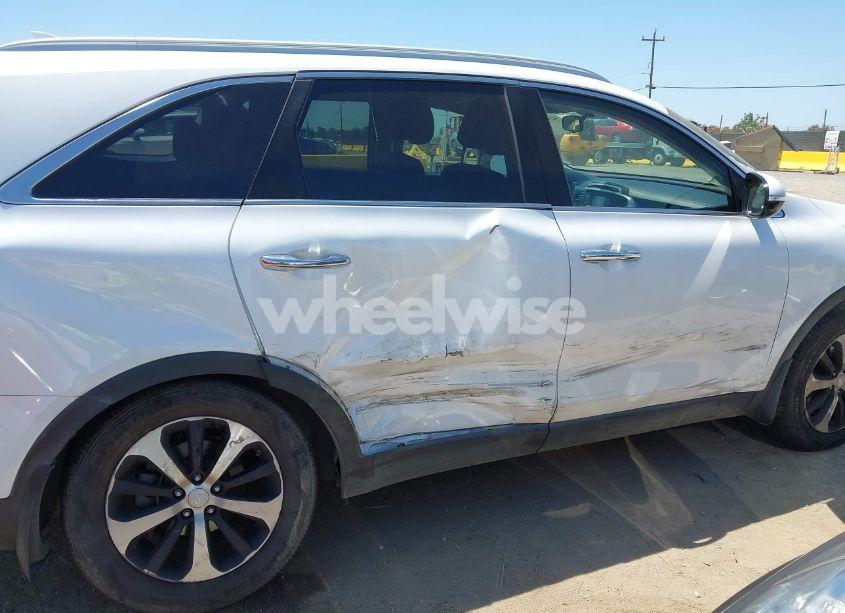 Photo 13 of 2016 Kia Sorento 2.0T EX (VIN 5XYPH4A16GG126972)