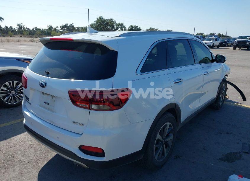 Photo 4 of 2019 Kia Sorento 3.3L EX (VIN 5XYPH4A50KG500567)