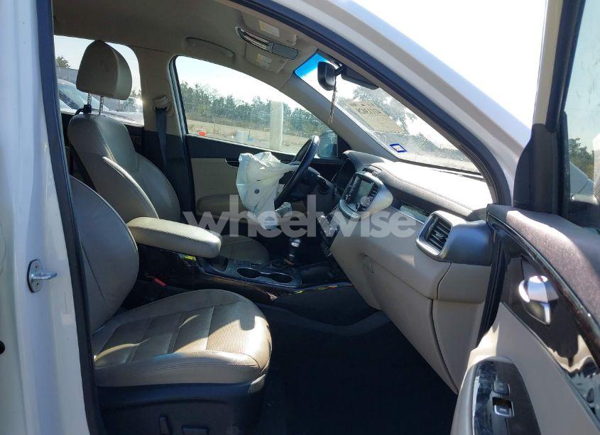 Photo 5 of 2019 Kia Sorento 3.3L EX (VIN 5XYPH4A50KG500567)