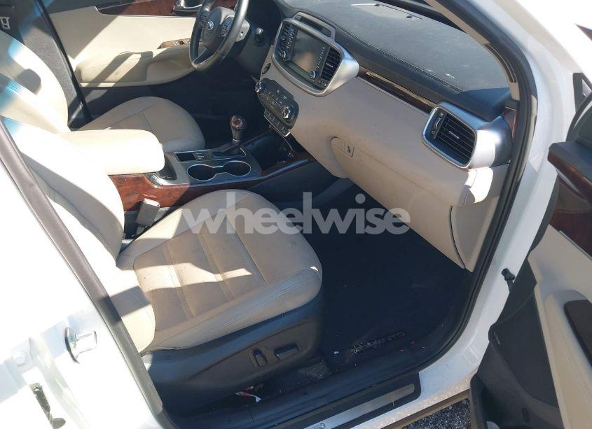 Photo 5 of 2016 Kia Sorento 3.3L EX (VIN 5XYPH4A51GG119981)