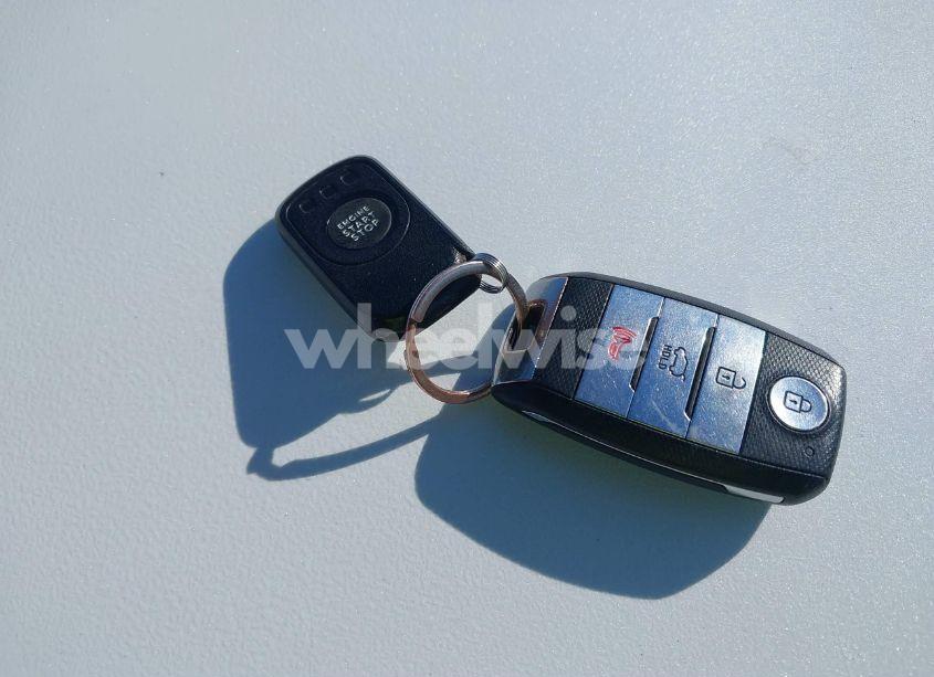 Photo 11 of 2017 Kia Sorento 3.3L EX (VIN 5XYPH4A51HG196061)