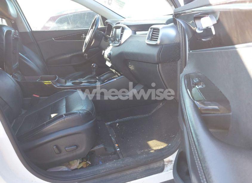 Photo 5 of 2017 Kia Sorento 3.3L EX (VIN 5XYPH4A51HG196061)