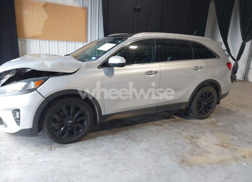 Photo 2 of 2020 Kia Sorento 3.3L EX (VIN 5XYPH4A51LG666937)