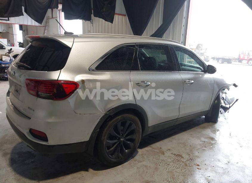 Photo 4 of 2020 Kia Sorento 3.3L EX (VIN 5XYPH4A51LG666937)