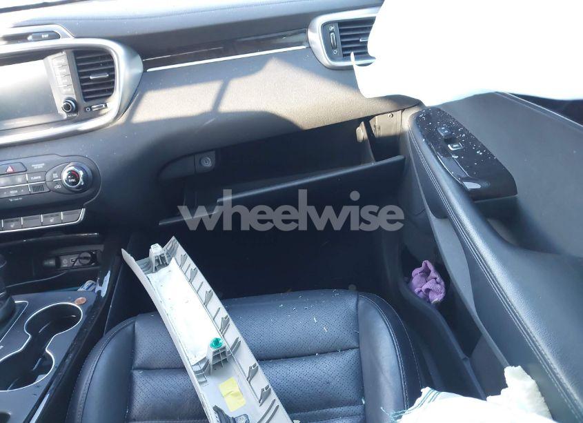 Photo 5 of 2018 Kia Sorento 3.3L EX (VIN 5XYPH4A52JG364120)