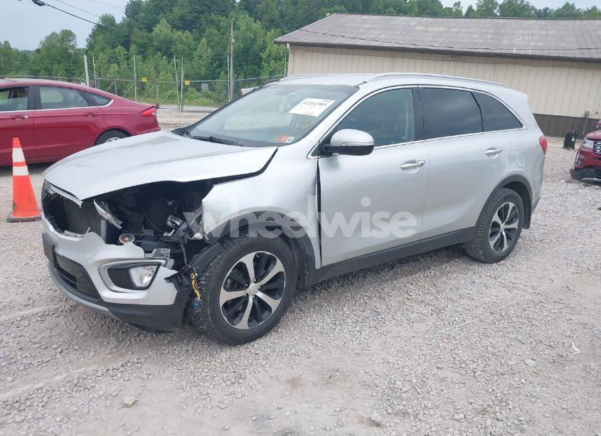 Photo 2 of 2018 Kia Sorento 3.3L EX (VIN 5XYPH4A52JG386618)