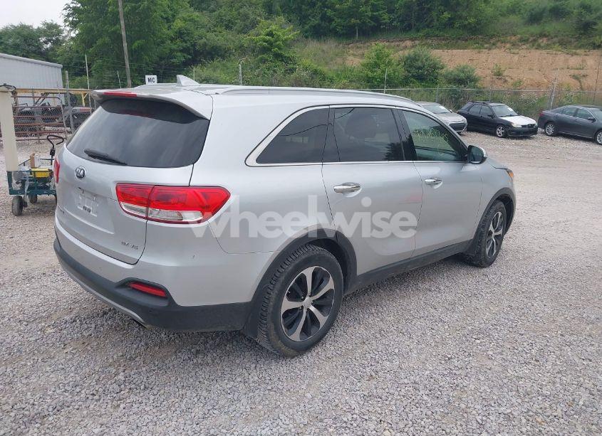 Photo 4 of 2018 Kia Sorento 3.3L EX (VIN 5XYPH4A52JG386618)
