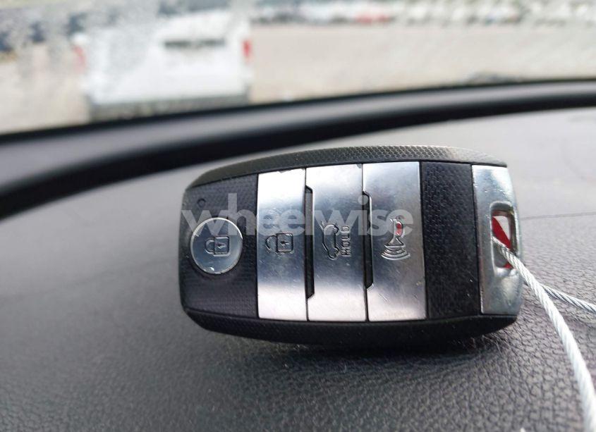 Photo 11 of 2016 Kia Sorento 3.3L EX (VIN 5XYPH4A53GG008851)