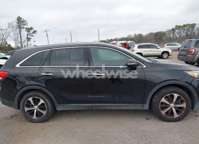 Photo 13 of 2016 Kia Sorento 3.3L EX (VIN 5XYPH4A53GG008851)
