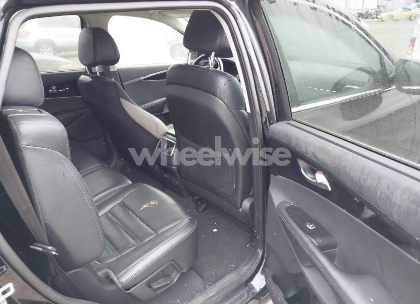 Photo 8 of 2016 Kia Sorento 3.3L EX (VIN 5XYPH4A53GG008851)