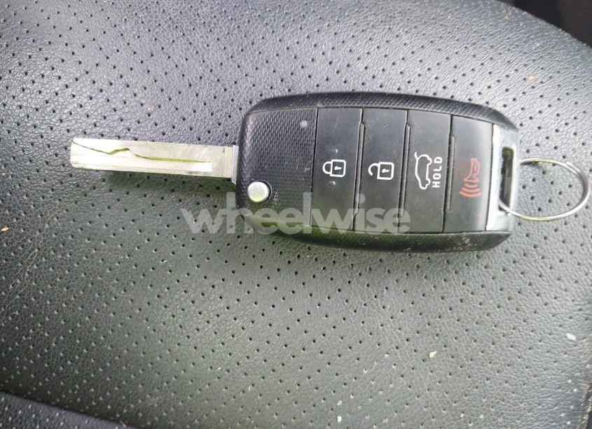 Photo 11 of 2016 Kia Sorento 3.3L EX (VIN 5XYPH4A53GG099345)