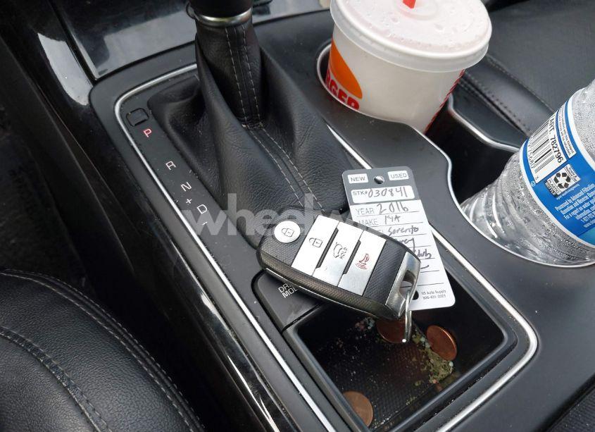 Photo 11 of 2016 Kia Sorento 3.3L EX (VIN 5XYPH4A53GG159009)