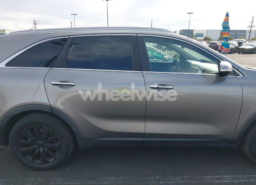 Photo 13 of 2016 Kia Sorento 3.3L EX (VIN 5XYPH4A53GG159009)