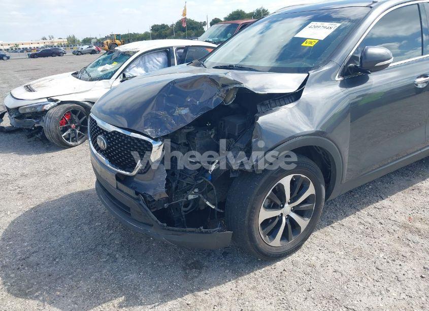 Photo 6 of 2016 Kia Sorento 3.3L EX (VIN 5XYPH4A53GG160595)