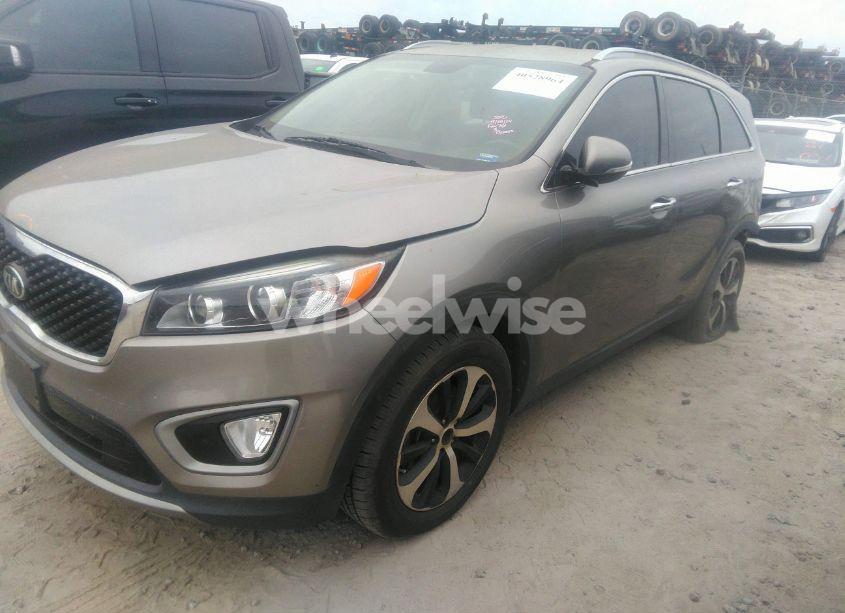 Photo 2 of 2017 Kia Sorento 3.3L EX (VIN 5XYPH4A53HG298364)