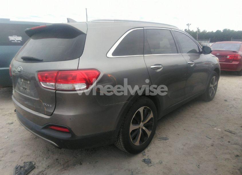 Photo 4 of 2017 Kia Sorento 3.3L EX (VIN 5XYPH4A53HG298364)