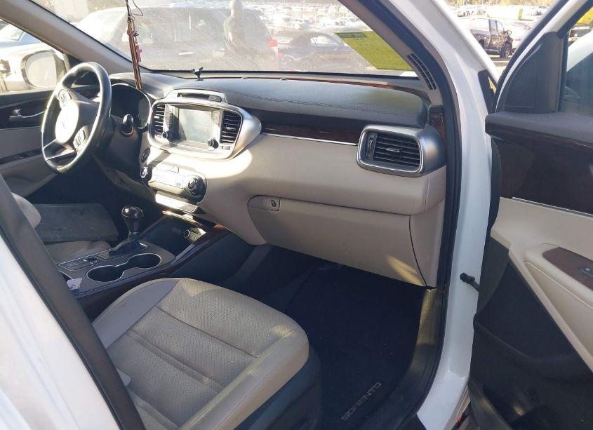 Photo 5 of 2017 Kia Sorento 3.3L EX (VIN 5XYPH4A53HG305099)