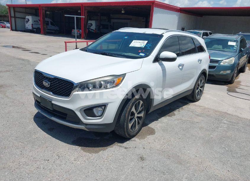 Photo 2 of 2018 Kia Sorento 3.3L EX (VIN 5XYPH4A53JG386529)