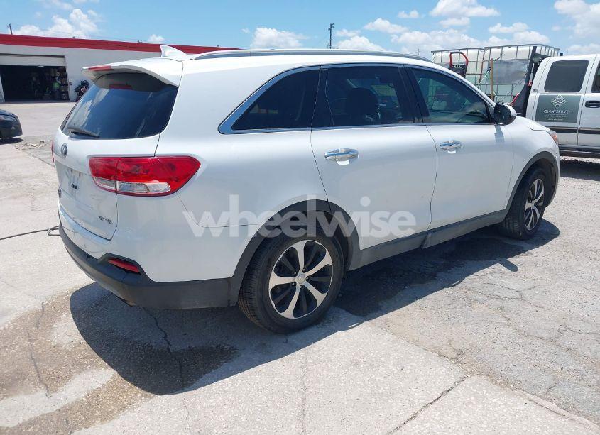 Photo 4 of 2018 Kia Sorento 3.3L EX (VIN 5XYPH4A53JG386529)