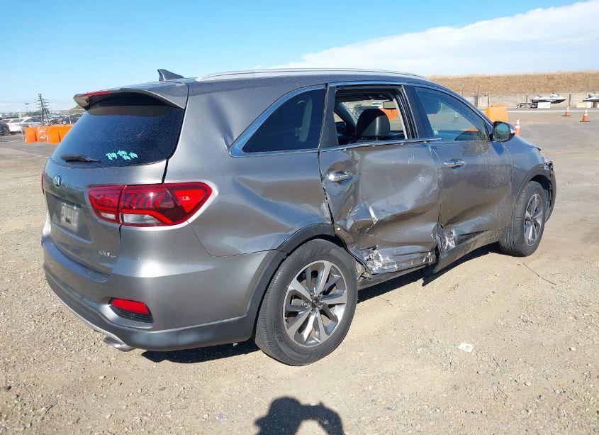 Photo 4 of 2019 Kia Sorento 3.3L EX (VIN 5XYPH4A53KG478225)