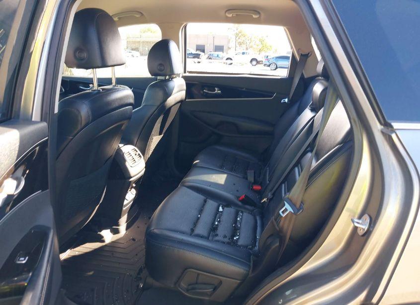 Photo 8 of 2019 Kia Sorento 3.3L EX (VIN 5XYPH4A53KG478225)