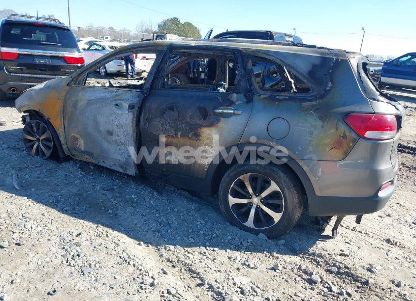 Photo 3 of 2016 Kia Sorento 3.3L EX (VIN 5XYPH4A54GG008700)