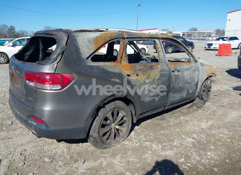 Photo 4 of 2016 Kia Sorento 3.3L EX (VIN 5XYPH4A54GG008700)