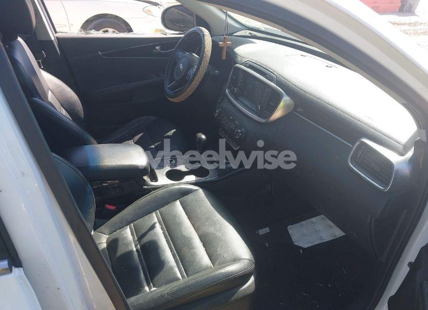 Photo 5 of 2017 Kia Sorento 3.3L EX (VIN 5XYPH4A54HG192831)
