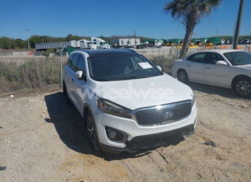 Photo 6 of 2017 Kia Sorento 3.3L EX (VIN 5XYPH4A54HG192831)