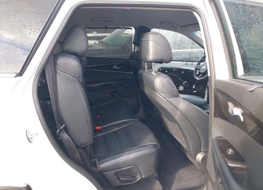 Photo 8 of 2017 Kia Sorento 3.3L EX (VIN 5XYPH4A54HG322624)