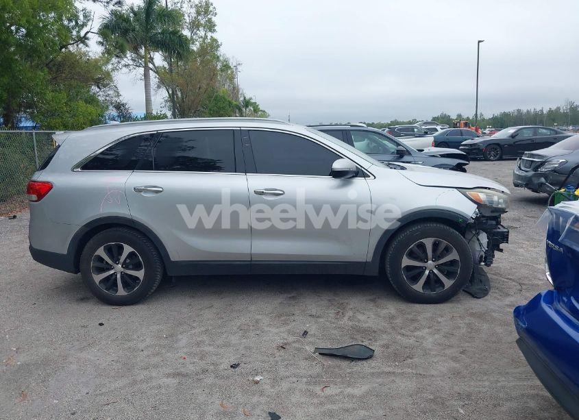 Photo 13 of 2016 Kia Sorento 3.3L EX (VIN 5XYPH4A55GG041740)