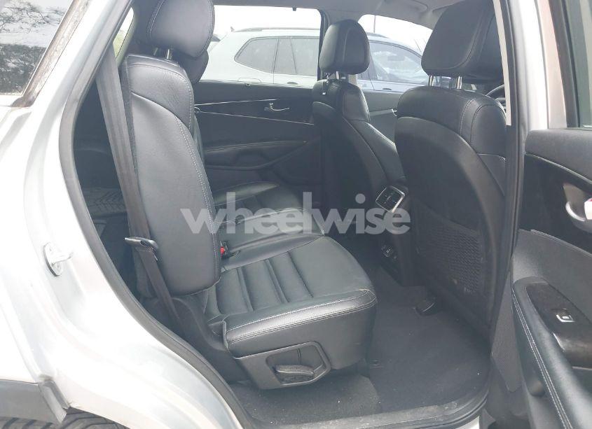 Photo 8 of 2016 Kia Sorento 3.3L EX (VIN 5XYPH4A55GG041740)