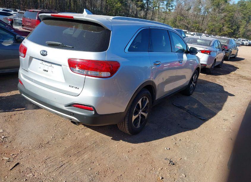 Photo 4 of 2017 Kia Sorento 3.3L EX (VIN 5XYPH4A55HG192675)