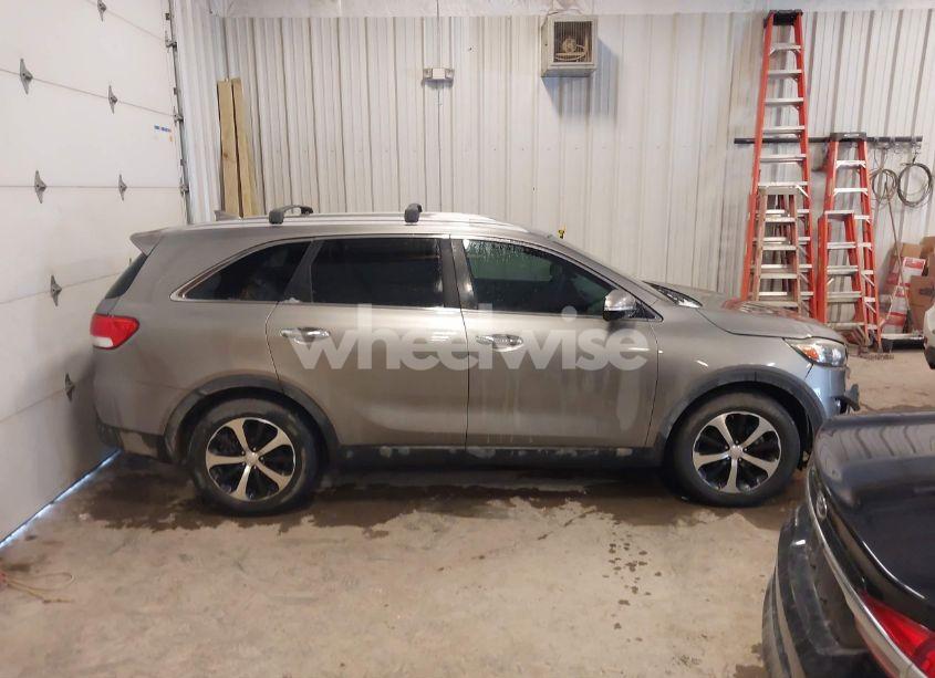 Photo 13 of 2017 Kia Sorento 3.3L EX (VIN 5XYPH4A55HG202671)