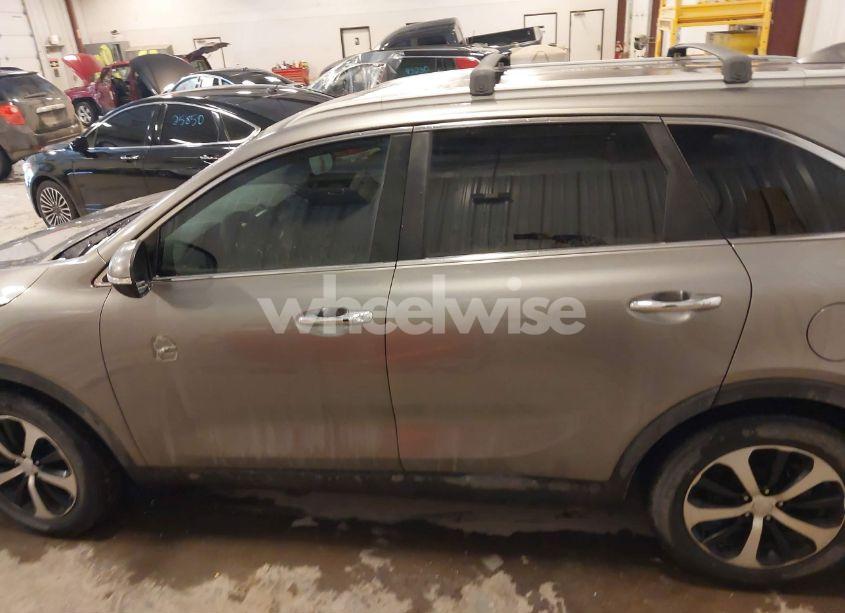 Photo 14 of 2017 Kia Sorento 3.3L EX (VIN 5XYPH4A55HG202671)