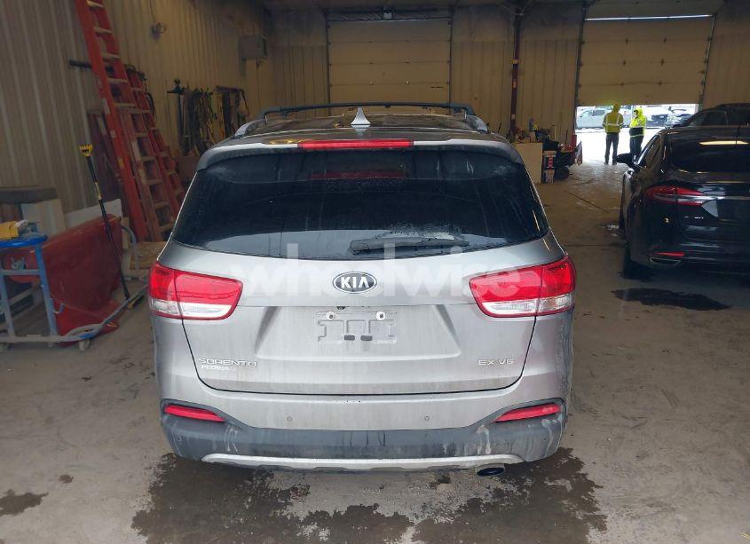 Photo 16 of 2017 Kia Sorento 3.3L EX (VIN 5XYPH4A55HG202671)